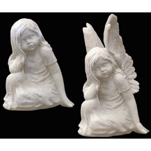 Kamenná náhrobní dekorace - sedící holčička - andílek